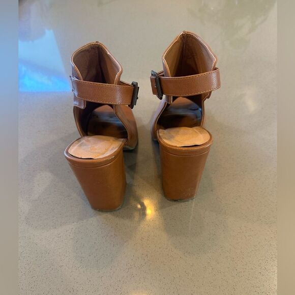 Wild Diva Brown Color Peep Toe Ankle Heel Bootie w/ adjustable strap Size 9 - Picture 4 of 10